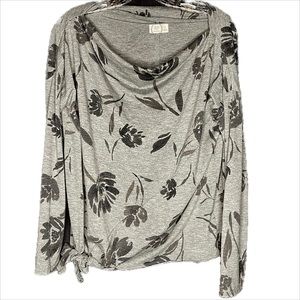 NWOT Long Sleeve Scoop-neck top Size Medium